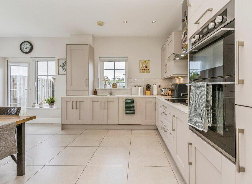 20 Fairfields Manor, Lisburn, BT28 3WA