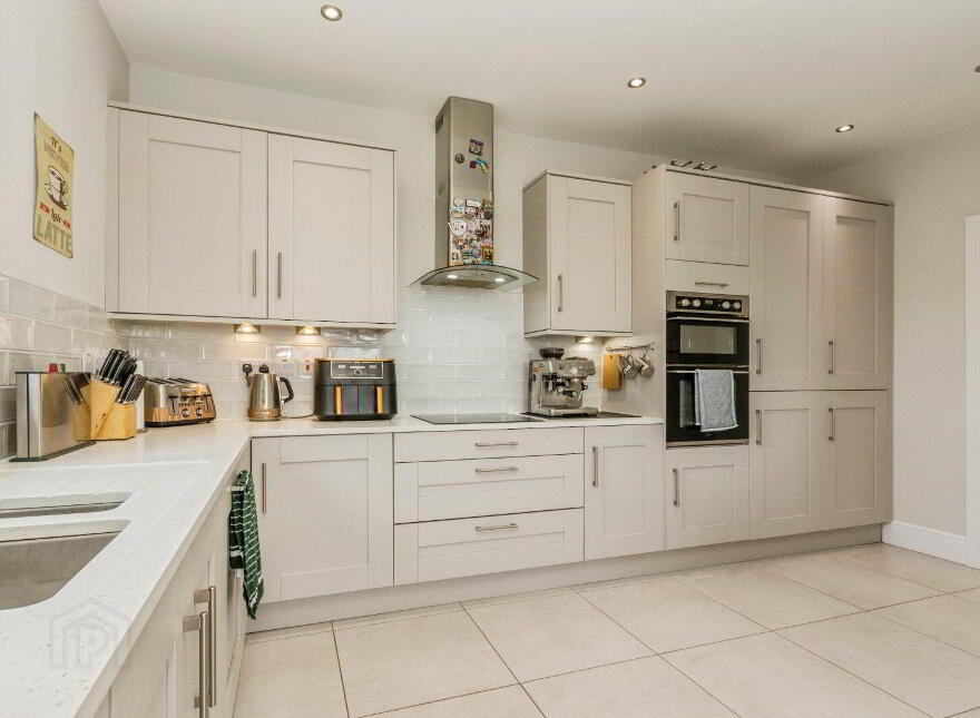 20 Fairfields Manor, Lisburn, BT28 3WA