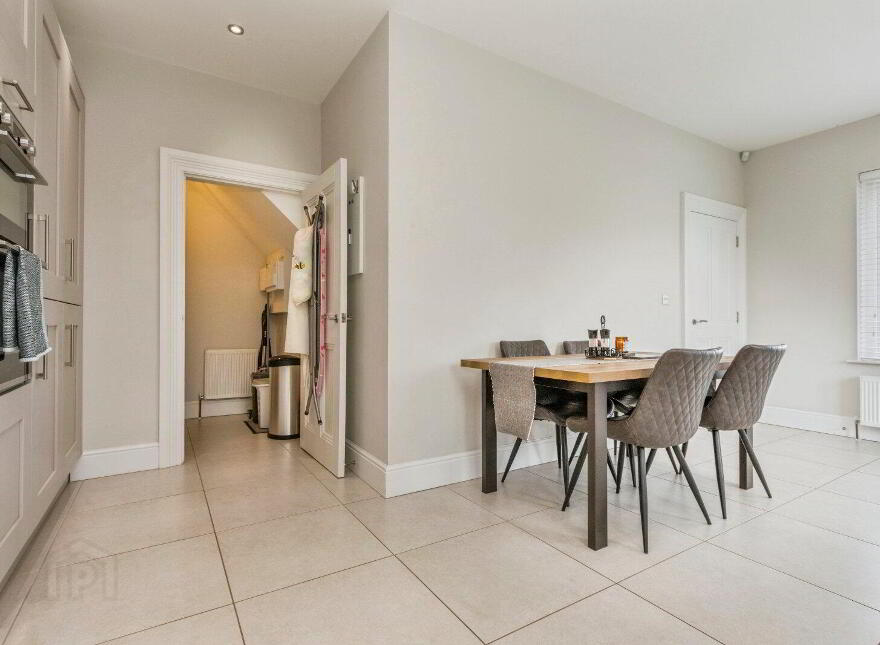 20 Fairfields Manor, Lisburn, BT28 3WA