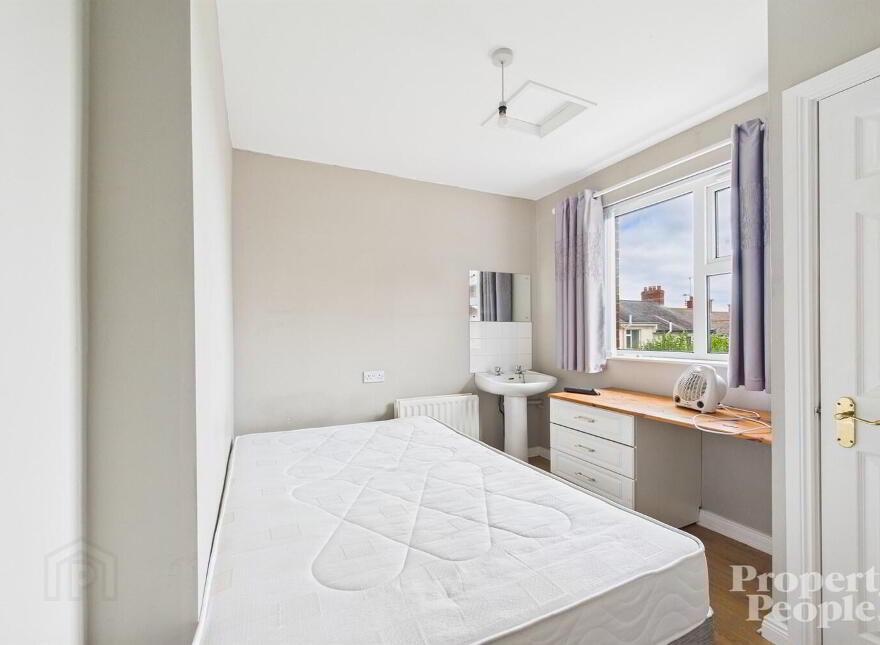 34 Sandhurst Gardens, Belfast, BT9 5AW