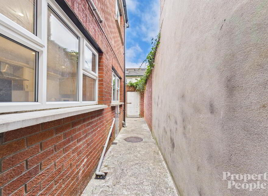 34 Sandhurst Gardens, Belfast, BT9 5AW