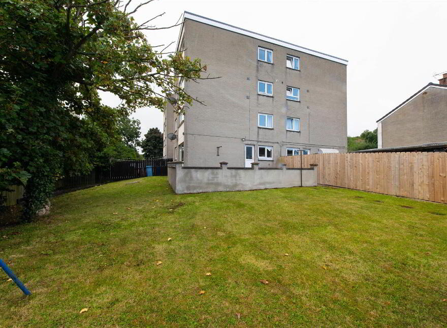 32 Hillcrest Drive, Ballynahinch, BT24 8HE photo