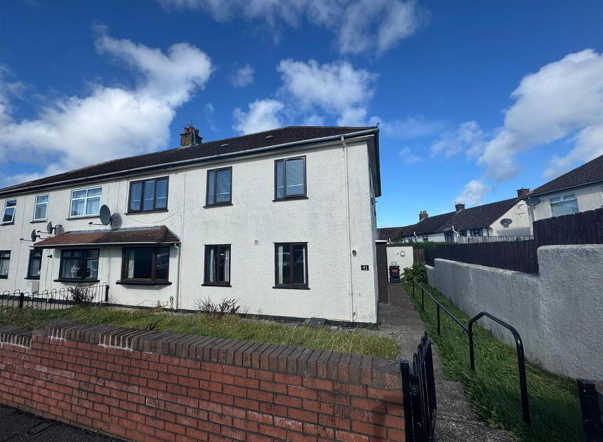 41 Avonlea Gardens, Rathcoole, Newtownabbey, BT37 9AL photo
