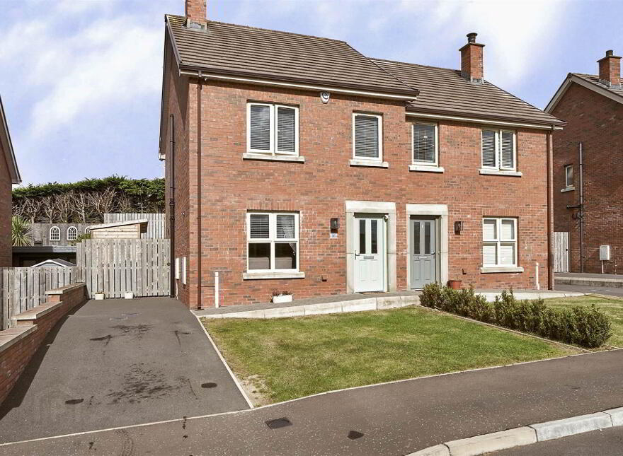16 Ballyvarnet Lane, Bangor, BT19 1FF photo