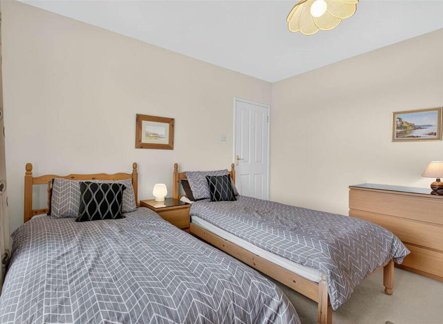 12 Lisanduff Avenue, Portballintrae, BT57 8RU