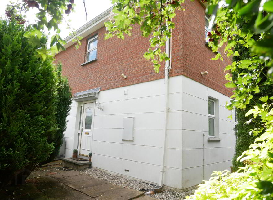 6 Tonystick Mews, Enniskillen, BT74 6FD photo