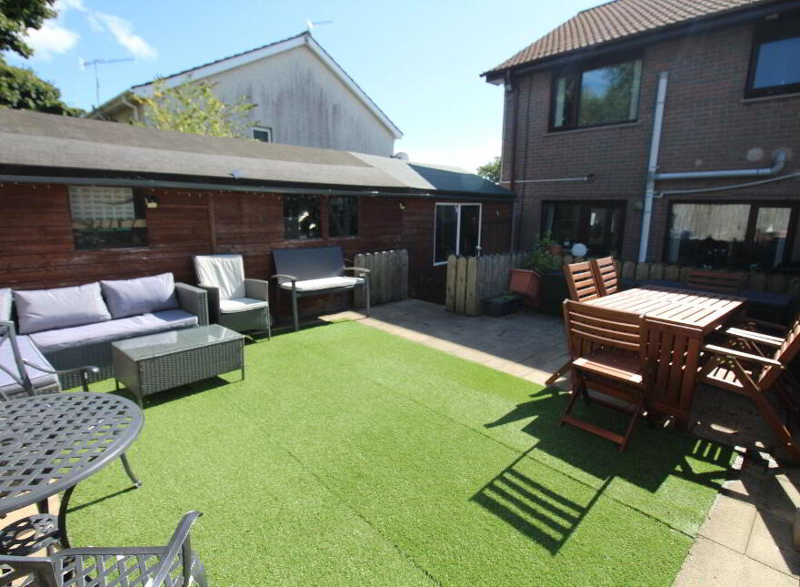 18 Leicester Park, Carrickfergus, BT38 8YZ