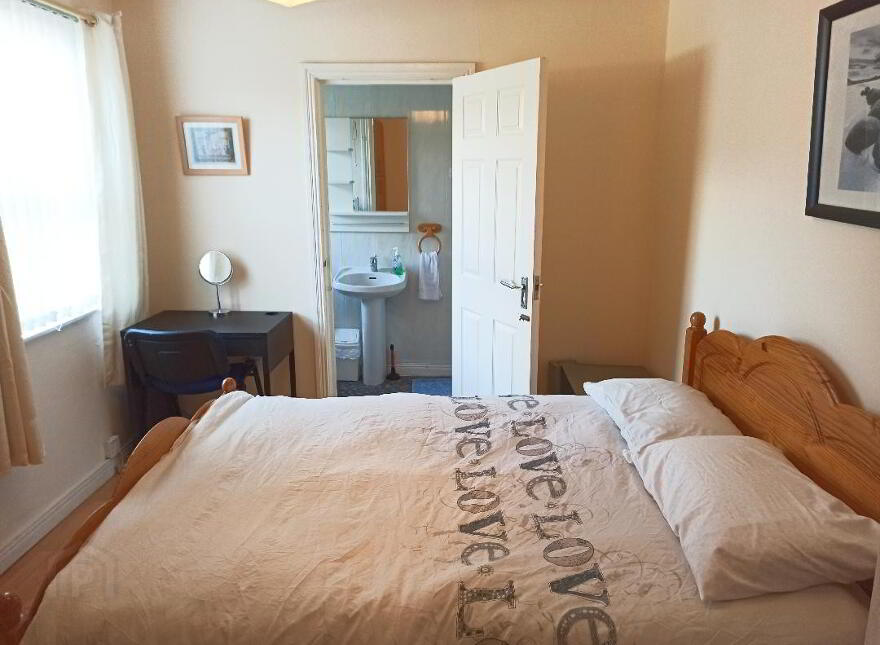 One Double Bedroom Available, 8 Cromwell Road, Belfast, BT7 1JW