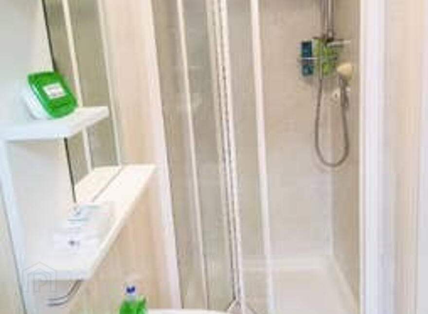 One Double Bedroom Available, 8 Cromwell Road, Belfast, BT7 1JW