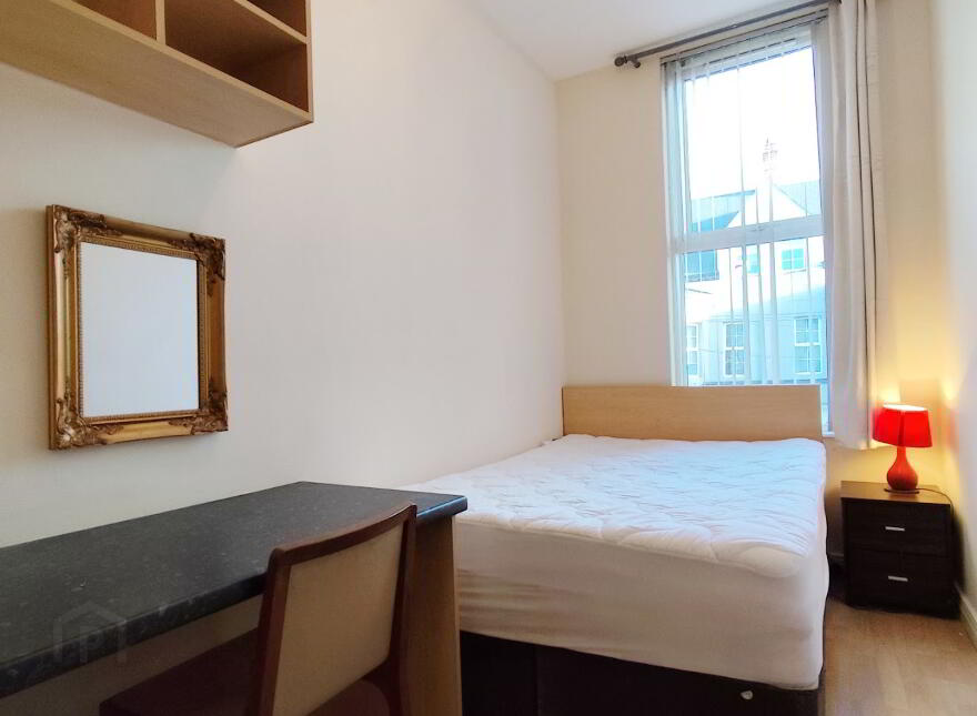 One Double Bedroom Available, 8 Cromwell Road, Belfast, BT7 1JW