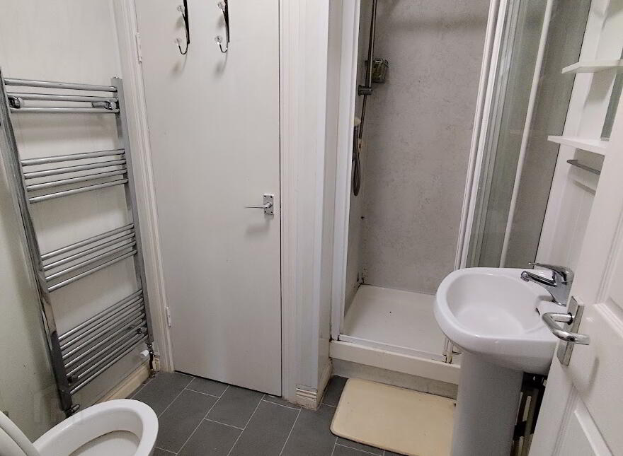One Double Bedroom Available, 8 Cromwell Road, Belfast, BT7 1JW