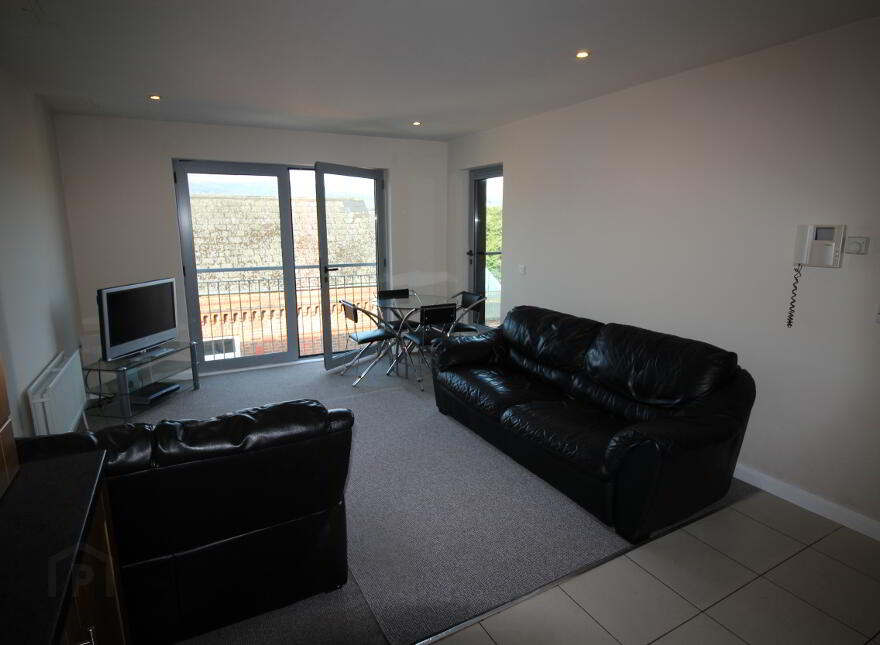 13 Lesley Central, 109-115 Shankill Road, Belfast, BT13 1FD