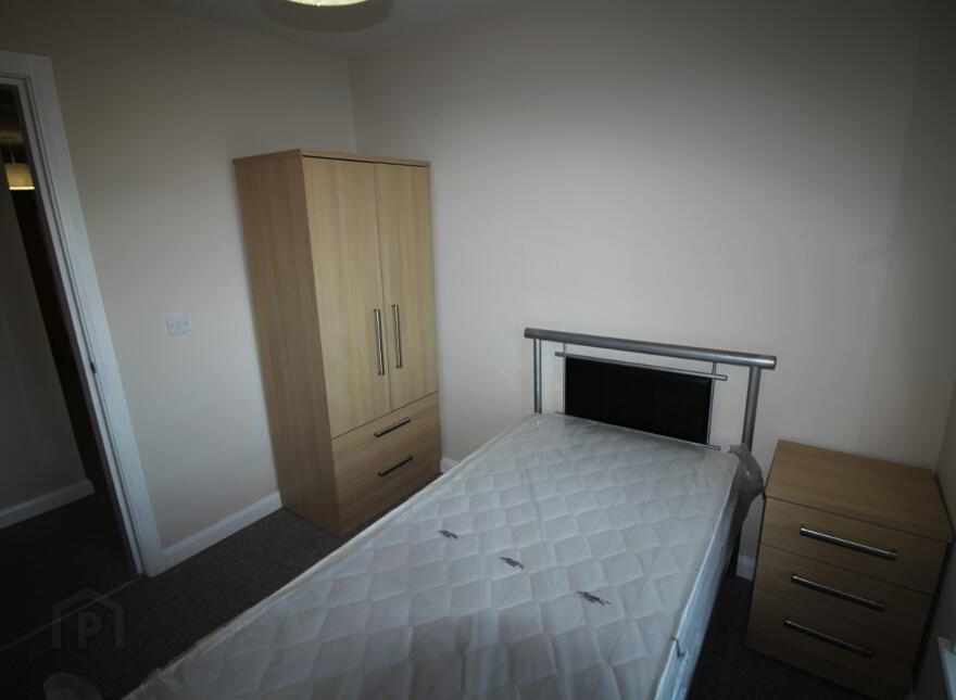13 Lesley Central, 109-115 Shankill Road, Belfast, BT13 1FD