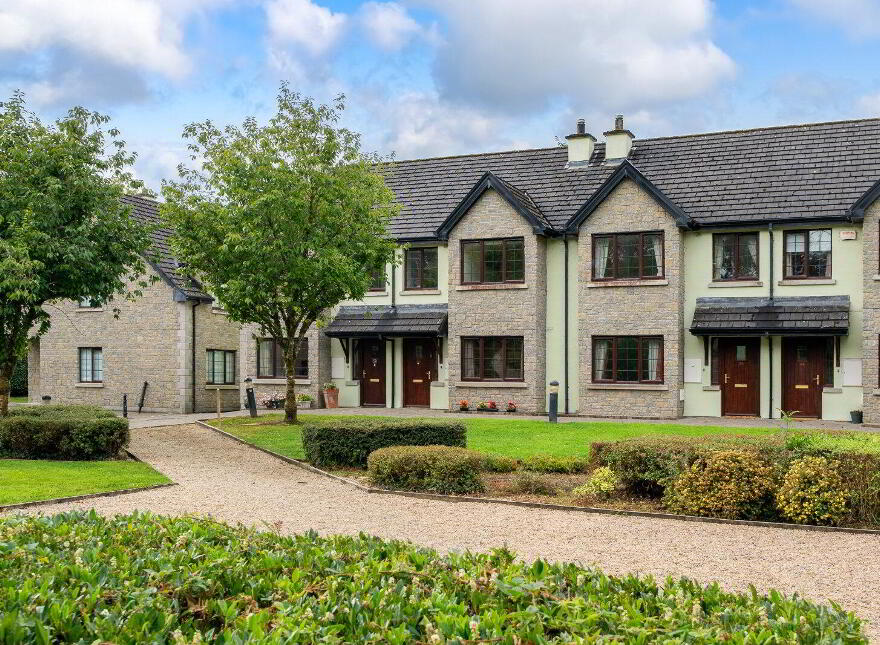 24 Mac Raghnaill Court, Lough Rynn, Mohill, N41TF61