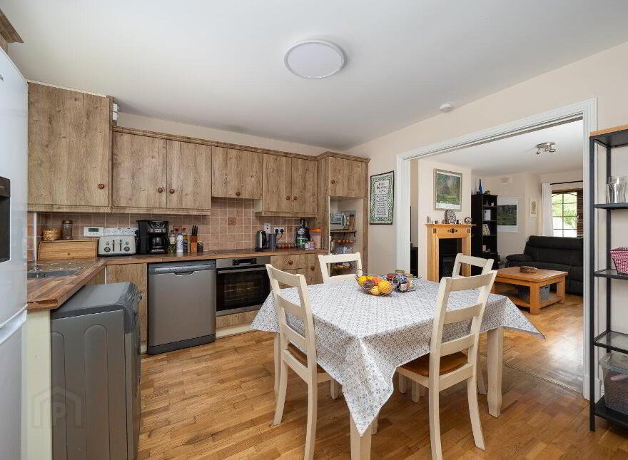 24 Mac Raghnaill Court, Lough Rynn, Mohill, N41TF61