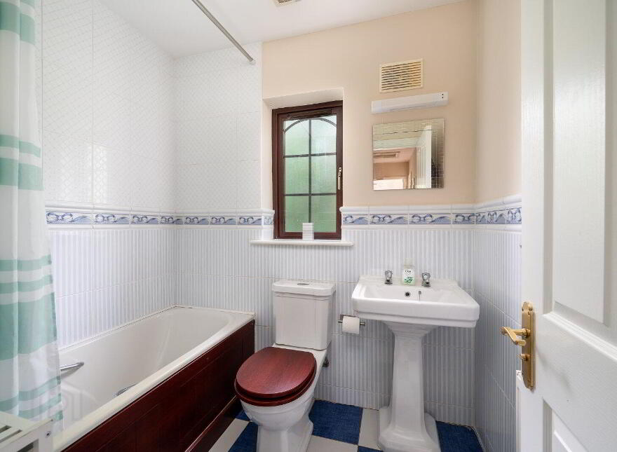 24 Mac Raghnaill Court, Lough Rynn, Mohill, N41TF61