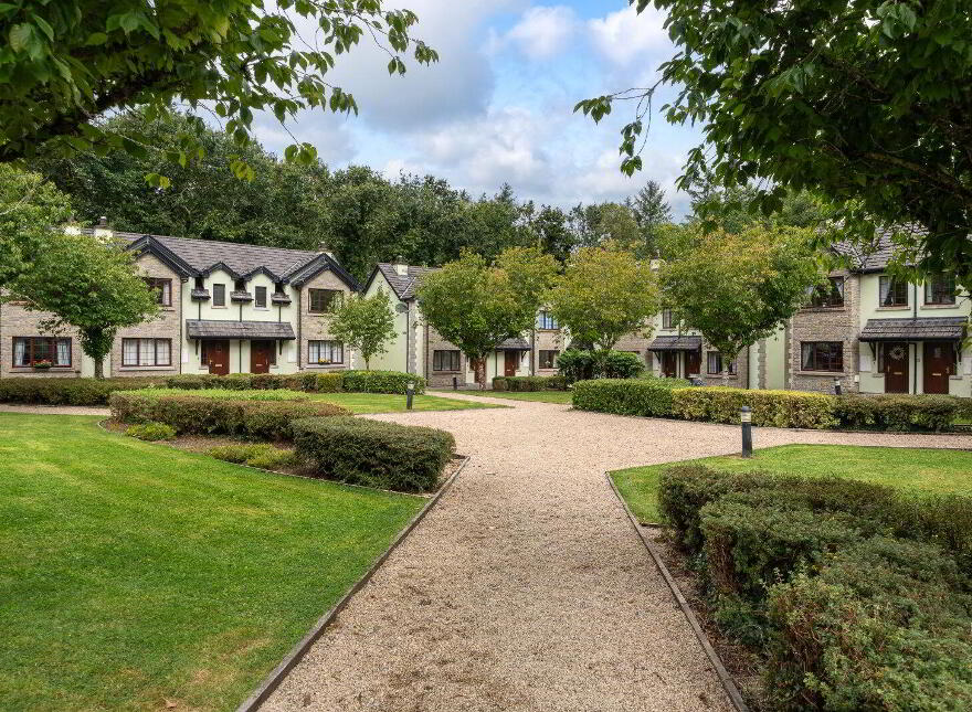 24 Mac Raghnaill Court, Lough Rynn, Mohill, N41TF61