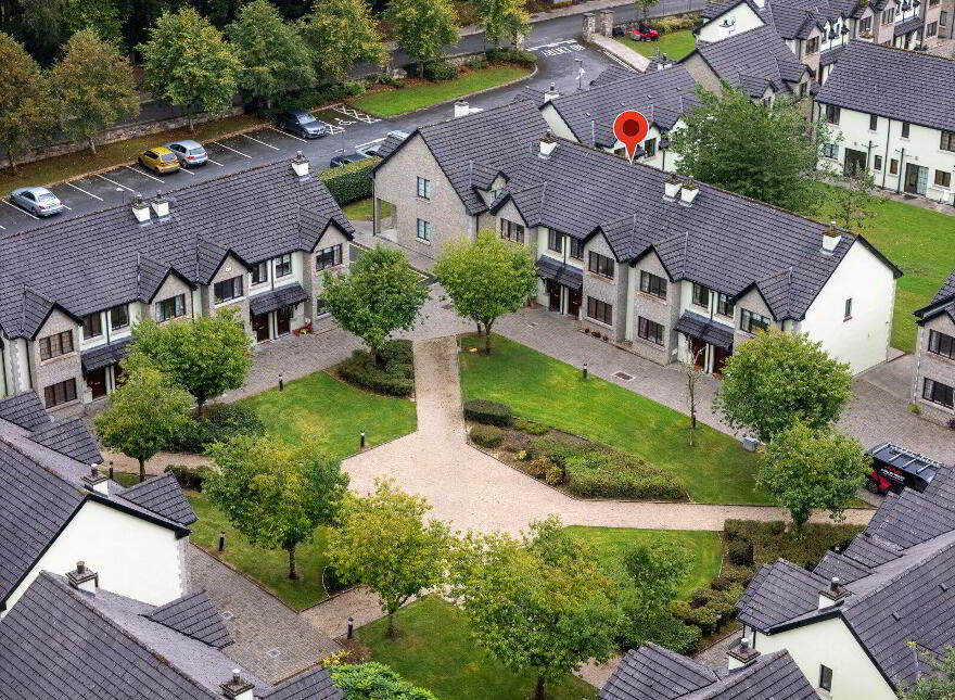 24 Mac Raghnaill Court, Lough Rynn, Mohill, N41TF61