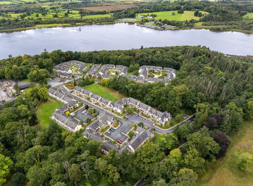 24 Mac Raghnaill Court, Lough Rynn, Mohill, N41TF61