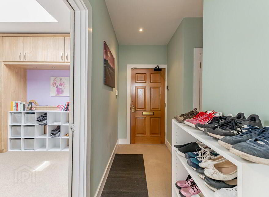 61 Lisburn Square, Lisburn, BT28 1TS