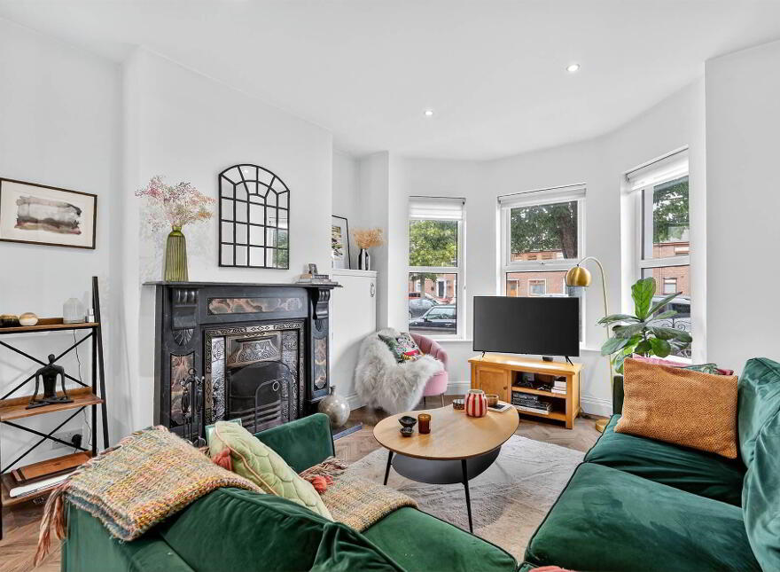 123 Belmont Road, Belfast, BT4 2AD