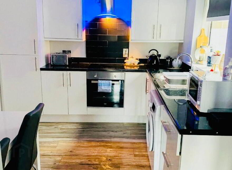Port Pour Deux, 2 Antrim Gardens, Portrush, BT56 8AR
