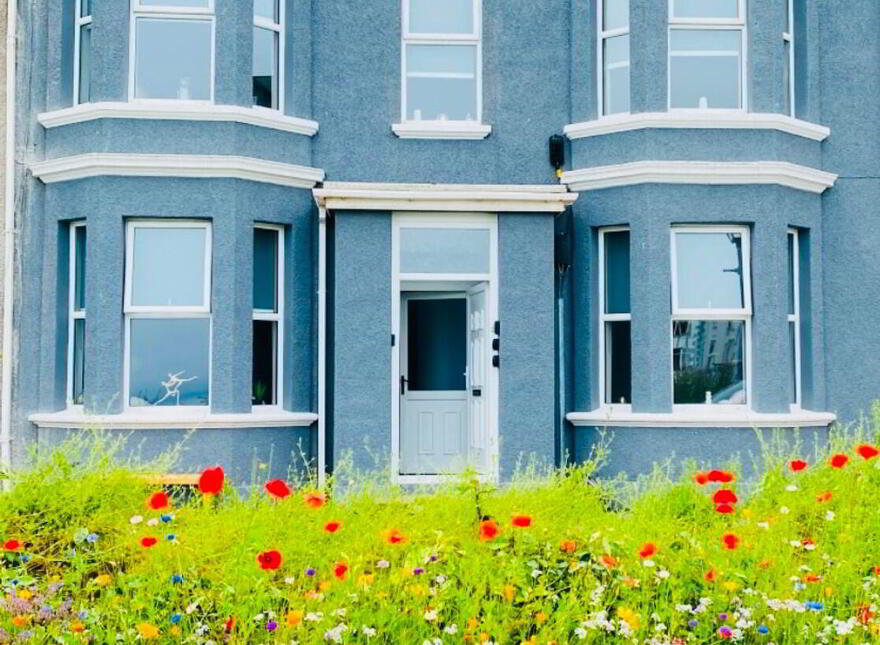 Port Pour Deux, 2 Antrim Gardens, Portrush, BT56 8AR photo