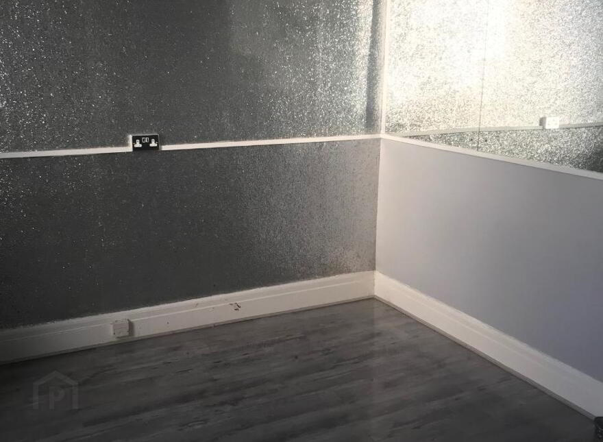 Room 3, 126 Bloomfield Avenue, Belfast, BT5 5AE