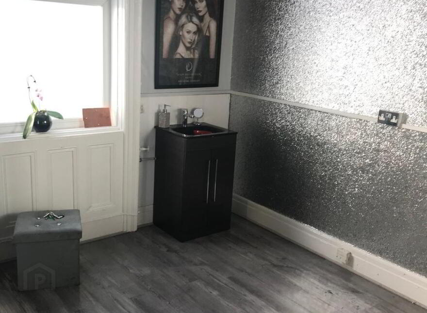 Room 3, 126 Bloomfield Avenue, Belfast, BT5 5AE