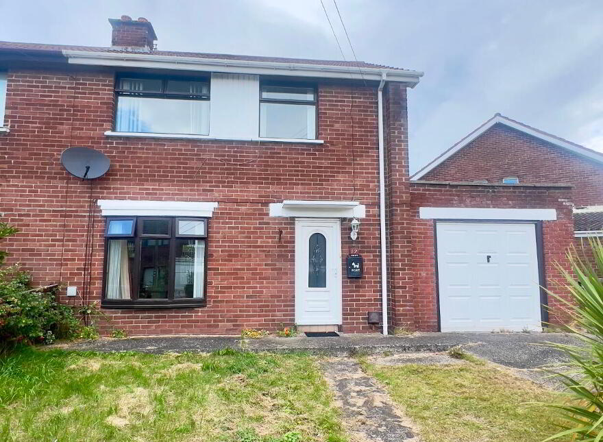 17 Alexandra Crescent, Larne, BT40 1NE photo