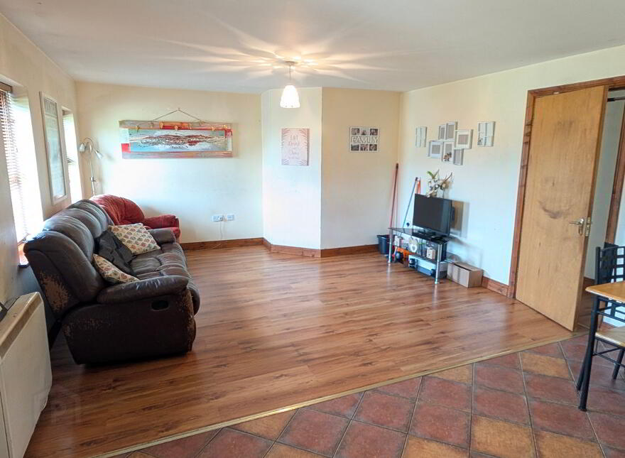Main Street, Carrigallen, H12CH52