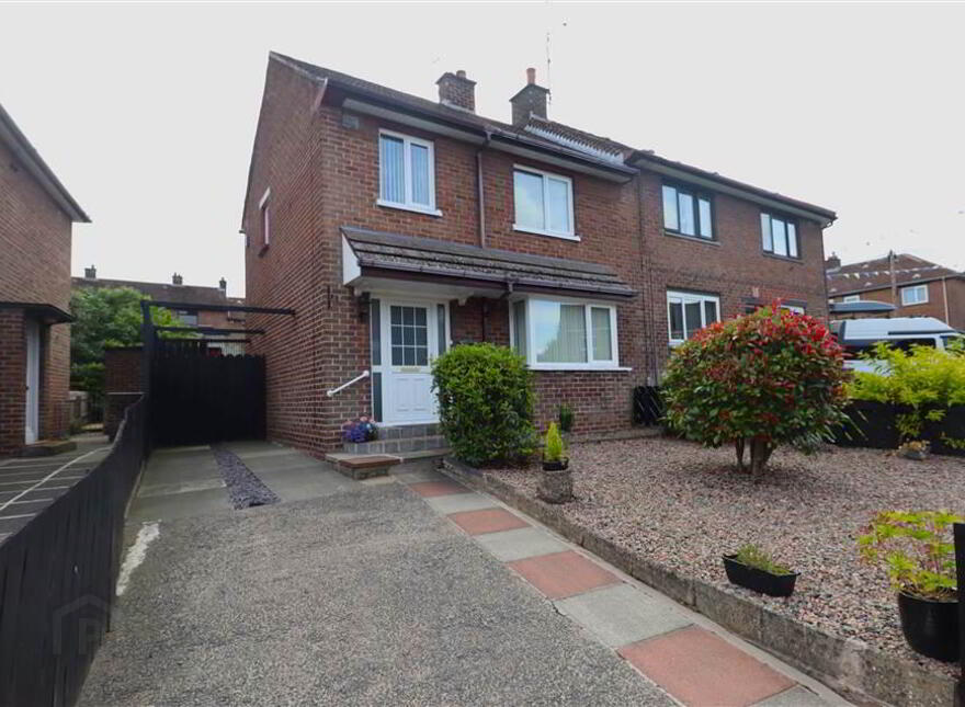 13 Lawnmount Crescent, Grand Street, Lisburn, BT27 4TT photo