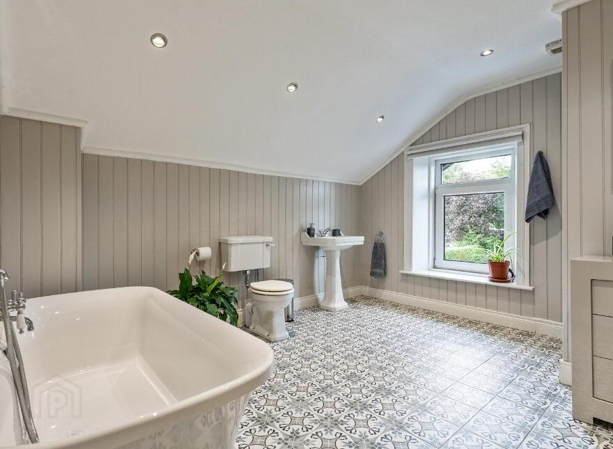 7 Crawfordsburn Road, Newtownards, BT23 4EA
