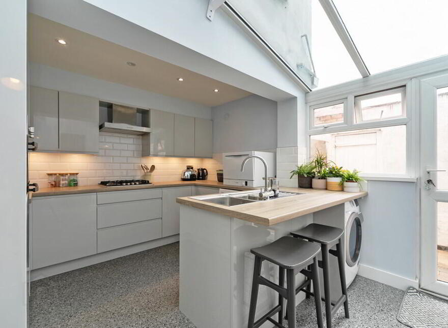 140 Connsbrook Avenue, Belfast, BT4 1JX