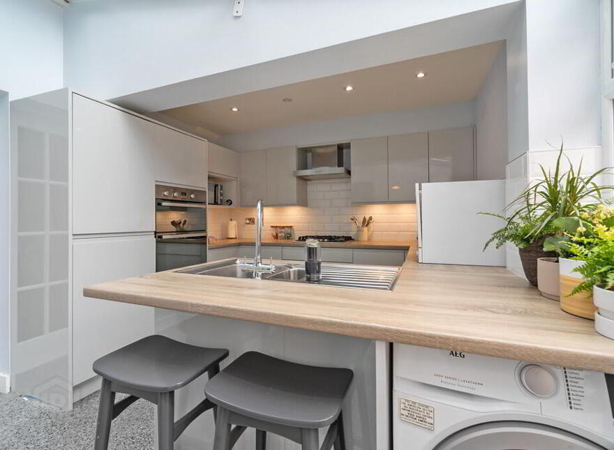 140 Connsbrook Avenue, Belfast, BT4 1JX