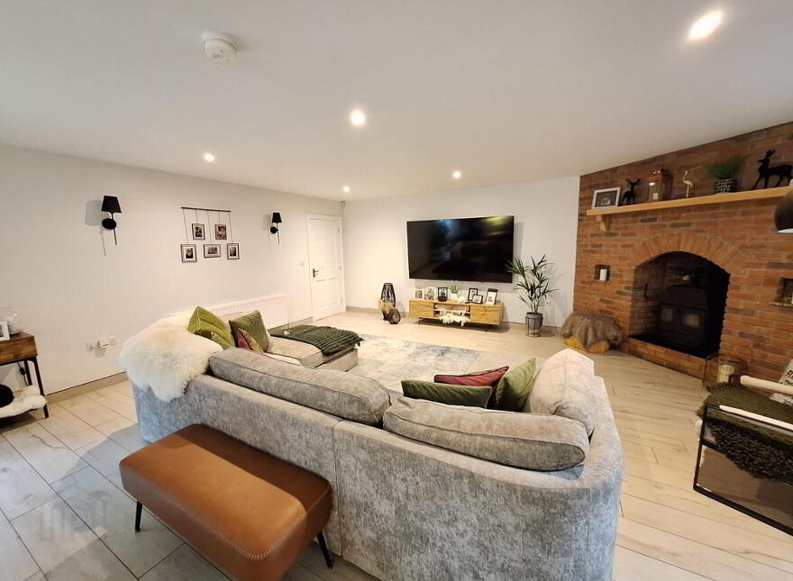 65 Ballinlea Road, Ballycastle, BT54 6NN