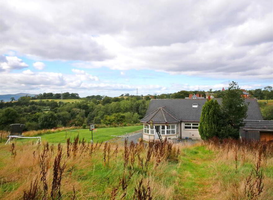 29 Mill Road West, Carryduff, Belfast, BT8 8HH