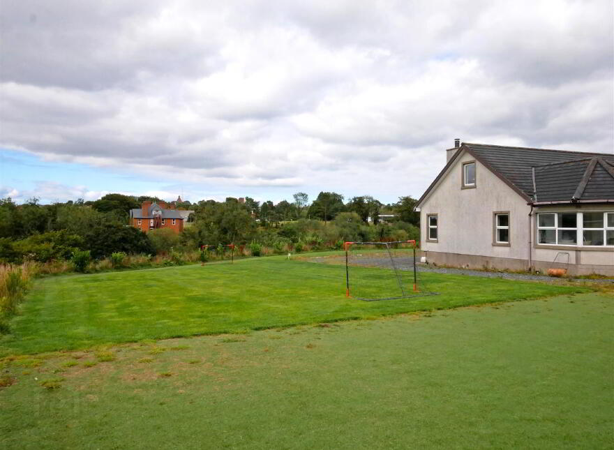 29 Mill Road West, Carryduff, Belfast, BT8 8HH