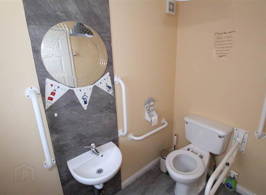 2 Roslin Gardens, Belfast, BT5 7FZ