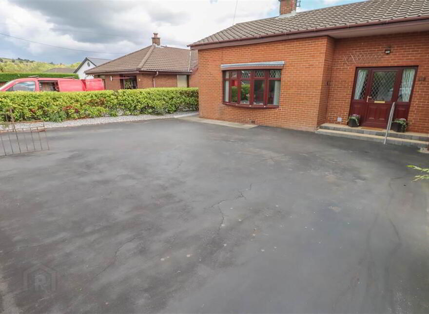 10 Carrowreagh Park, Dundonald, Belfast, BT16 1TN