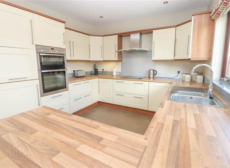 10 Carrowreagh Park, Dundonald, Belfast, BT16 1TN