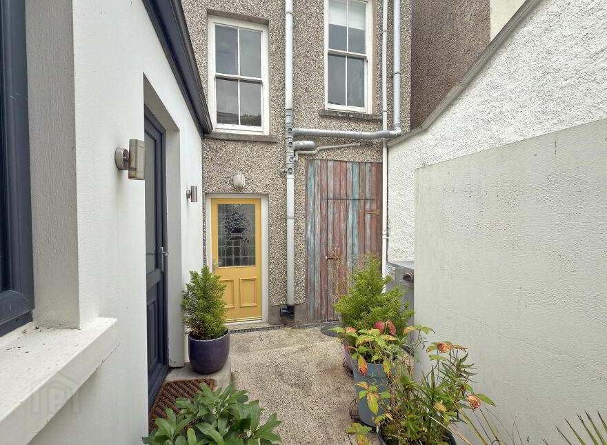 32 Kerr Street, Portrush, BT56 8DG