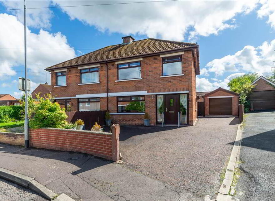 96 Erinvale Avenue, Erinvale, Belfast, BT10 0FP photo