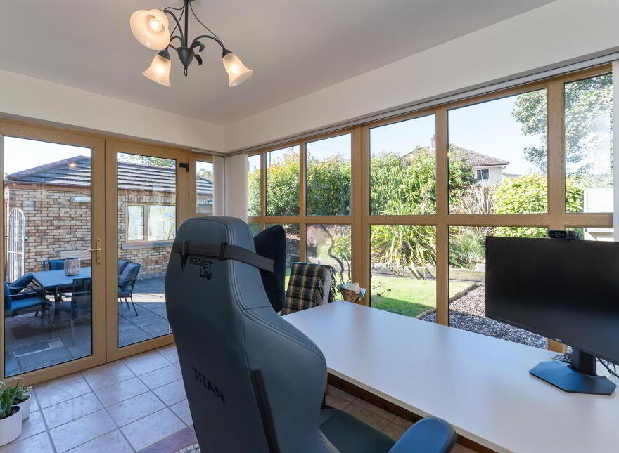 19 Woodrow Gardens, Saintfield, BT24 7WG