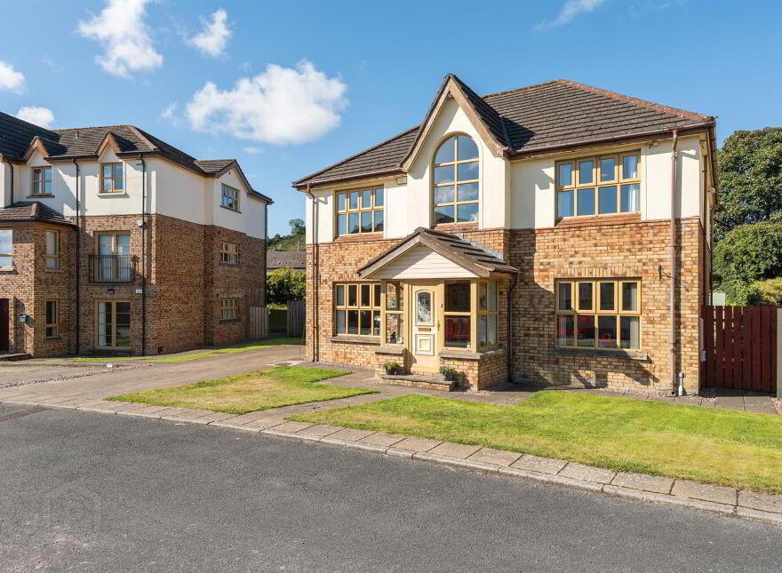 19 Woodrow Gardens, Saintfield, BT24 7WG photo