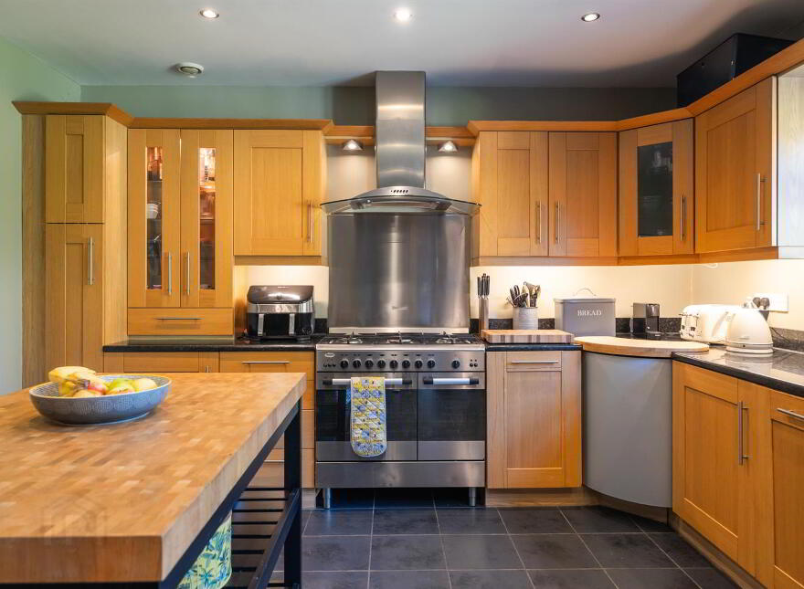 19 Woodrow Gardens, Saintfield, BT24 7WG