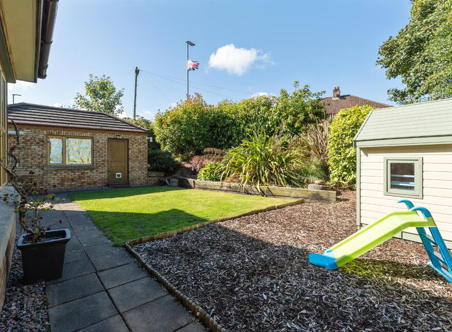 19 Woodrow Gardens, Saintfield, BT24 7WG
