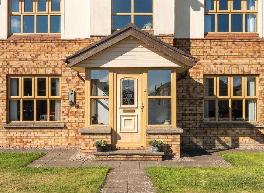 19 Woodrow Gardens, Saintfield, BT24 7WG