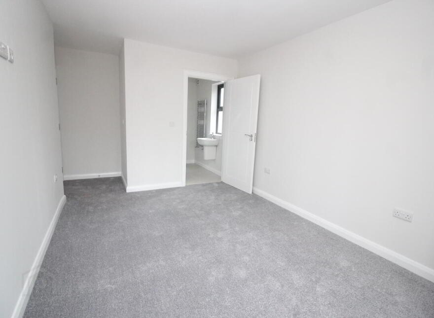 3 Oakwood Gate, 50 The Cutts, Dunmurry, Belfast, BT17 9HN