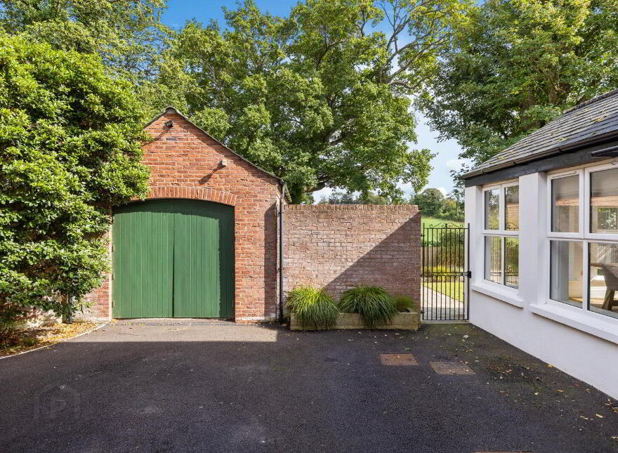 22 Kilwarlin Avenue, Hillsborough, BT26 6LQ